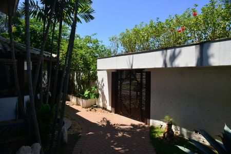 Casa de condomínio à venda com 675m², 4 quartos e 4 vagas Casa de condomínio à venda com 675m², 4 quartos e 4 vagasGaragem