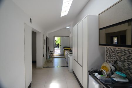 Casa de condomínio à venda com 675m², 4 quartos e 4 vagas Casa de condomínio à venda com 675m², 4 quartos e 4 vagasÁrea de Serviço