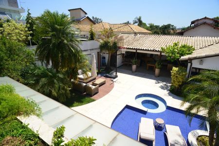 Casa de condomínio à venda com 675m², 4 quartos e 4 vagas Casa de condomínio à venda com 675m², 4 quartos e 4 vagasVista da Varanda