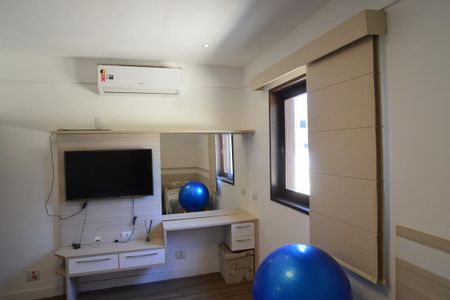 Casa de condomínio à venda com 675m², 4 quartos e 4 vagas Casa de condomínio à venda com 675m², 4 quartos e 4 vagasSuíte 3