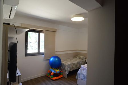 Casa de condomínio à venda com 675m², 4 quartos e 4 vagas Casa de condomínio à venda com 675m², 4 quartos e 4 vagasSuíte 3