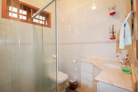 Casa à venda com 220m², 4 quartos e 3 vagas Casa à venda com 220m², 4 quartos e 3 vagasBanheiro Social