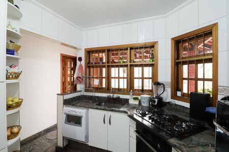 Casa à venda com 220m², 4 quartos e 3 vagas Casa à venda com 220m², 4 quartos e 3 vagasCozinha