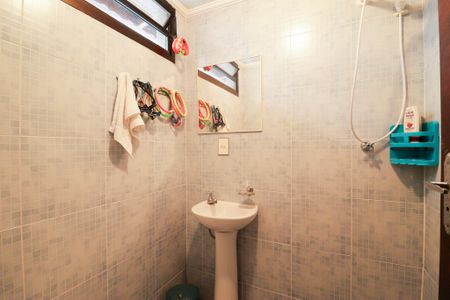 Casa à venda com 220m², 4 quartos e 3 vagas Casa à venda com 220m², 4 quartos e 3 vagasBanheiro da Piscina