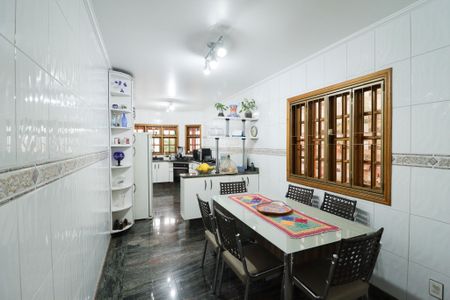 Casa à venda com 220m², 4 quartos e 3 vagas Casa à venda com 220m², 4 quartos e 3 vagasCozinha