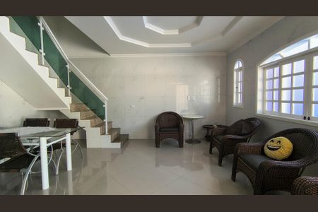 Sala de casa de condomínio para alugar com 3 quartos, 231m² em Vargem Pequena, Rio de Janeiro