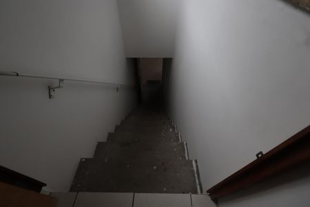 Casa à venda com 230m², 2 quartos e 1 vagaEscada