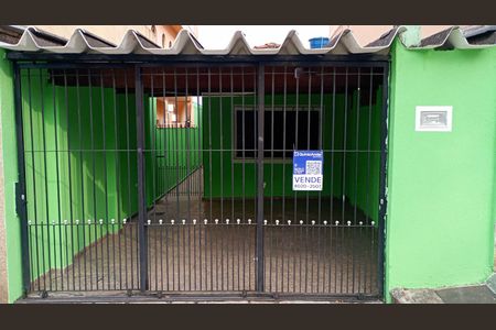 Casa à venda com 111m², 2 quartos e 2 vagas Casa à venda com 111m², 2 quartos e 2 vagasFachada