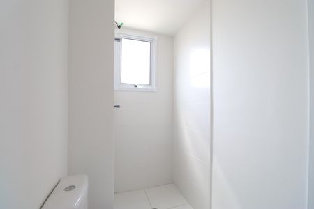 Banheiro de apartamento para alugar com 1 quarto, 29m² em Parque Industrial Tomas Edson, São Paulo