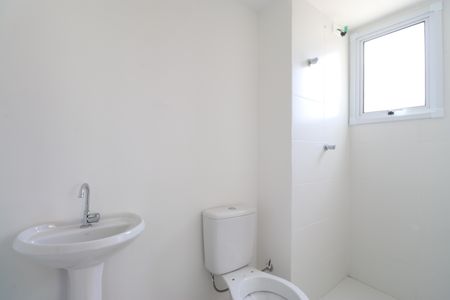 Banheiro de apartamento para alugar com 1 quarto, 29m² em Parque Industrial Tomas Edson, São Paulo
