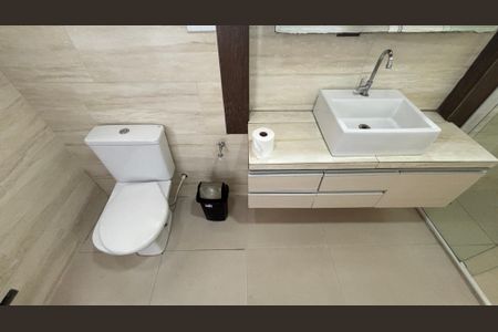 Casa à venda com 229m², 3 quartos e 6 vagas Casa à venda com 229m², 3 quartos e 6 vagasBanheiro da Suíte 1