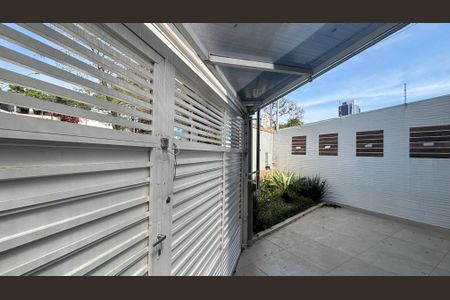 Casa à venda com 229m², 3 quartos e 6 vagas Casa à venda com 229m², 3 quartos e 6 vagasGaragem
