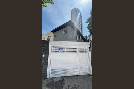 Casa à venda com 229m², 3 quartos e 6 vagas Casa à venda com 229m², 3 quartos e 6 vagasFachada