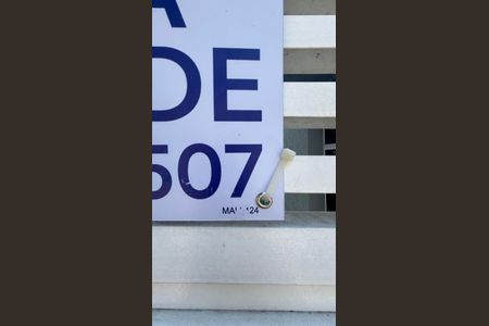 Casa à venda com 229m², 3 quartos e 6 vagas Casa à venda com 229m², 3 quartos e 6 vagasPlaquinha