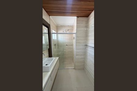 Casa à venda com 229m², 3 quartos e 6 vagas Casa à venda com 229m², 3 quartos e 6 vagasBanheiro da Suíte 1