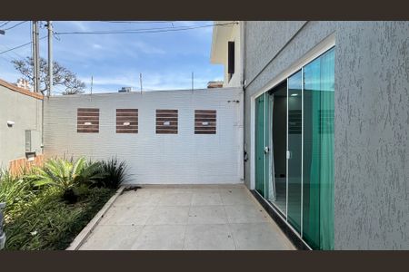 Casa à venda com 229m², 3 quartos e 6 vagas Casa à venda com 229m², 3 quartos e 6 vagasGaragem