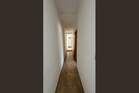 Casa à venda com 229m², 3 quartos e 6 vagas Casa à venda com 229m², 3 quartos e 6 vagasCorredor
