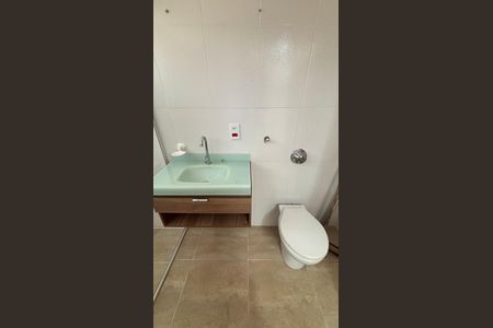 Casa à venda com 229m², 3 quartos e 6 vagas Casa à venda com 229m², 3 quartos e 6 vagasBanheiro da Suíte 2