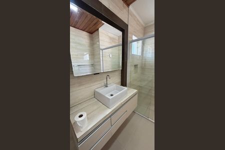 Casa à venda com 229m², 3 quartos e 6 vagas Casa à venda com 229m², 3 quartos e 6 vagasBanheiro da Suíte 1
