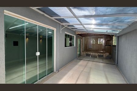 Casa à venda com 229m², 3 quartos e 6 vagas Casa à venda com 229m², 3 quartos e 6 vagasGaragem