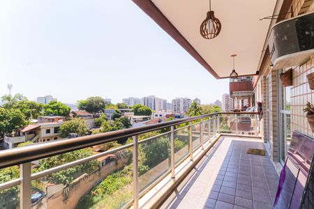Apartamento à venda com 90m², 3 quartos e 1 vaga Apartamento à venda com 90m², 3 quartos e 1 vagaVaranda Suíte