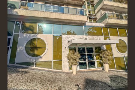 Apartamento à venda com 93m², 2 quartos e 1 vaga Apartamento à venda com 93m², 2 quartos e 1 vagaFachada