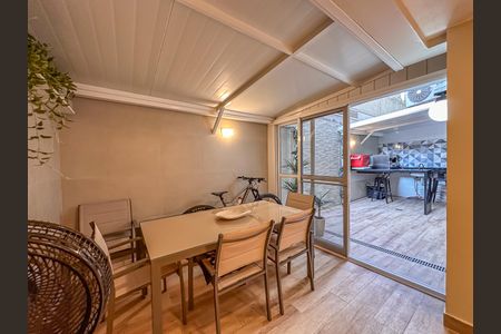 Apartamento à venda com 93m², 2 quartos e 1 vaga Apartamento à venda com 93m², 2 quartos e 1 vagaSala