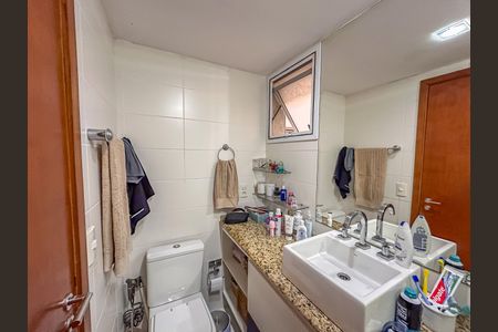 Apartamento à venda com 93m², 2 quartos e 1 vaga Apartamento à venda com 93m², 2 quartos e 1 vagaBanheiro da Suíte