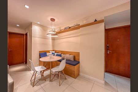 Apartamento à venda com 93m², 2 quartos e 1 vaga Apartamento à venda com 93m², 2 quartos e 1 vagaSala