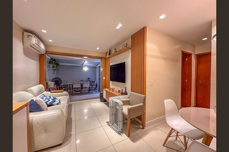 Apartamento à venda com 93m², 2 quartos e 1 vaga Apartamento à venda com 93m², 2 quartos e 1 vagaSala