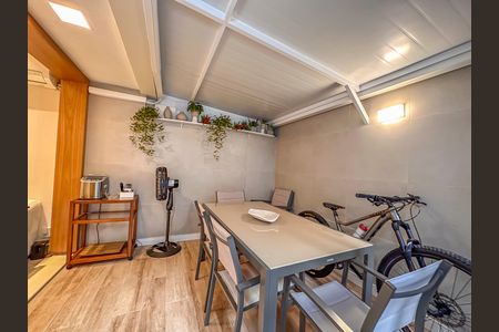 Apartamento à venda com 93m², 2 quartos e 1 vaga Apartamento à venda com 93m², 2 quartos e 1 vagaSala