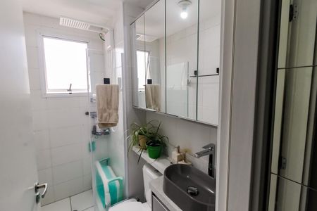 Banheiro de apartamento para alugar com 2 quartos, 47m² em Jardim Helga, São Paulo