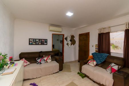 Casa à venda com 200m², 6 quartos e 1 vaga Casa à venda com 200m², 6 quartos e 1 vagaSala