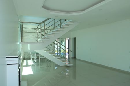 Casa de Condomínio para alugar com 5 quartos, 440m² em São Paulo Ii, Cotia