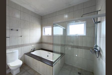 Casa para alugar com 320m², 3 quartos e 5 vagasBanheiro da Suíte 2