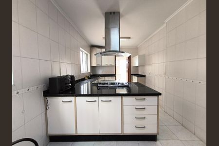 Casa para alugar com 320m², 3 quartos e 5 vagasCozinha