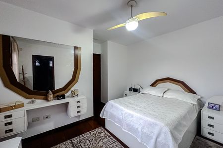 Casa para alugar com 230m², 4 quartos e 5 vagas Casa para alugar com 230m², 4 quartos e 5 vagasSuíte