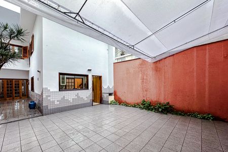 Casa para alugar com 230m², 4 quartos e 5 vagas Casa para alugar com 230m², 4 quartos e 5 vagasÁrea externa