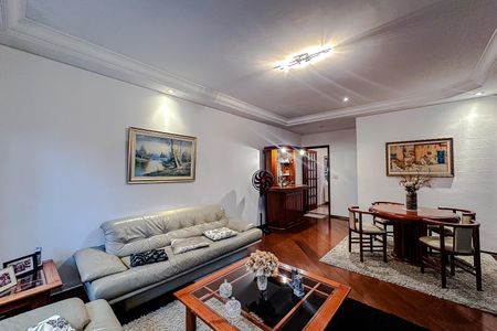 Casa para alugar com 230m², 4 quartos e 5 vagas Casa para alugar com 230m², 4 quartos e 5 vagasSala