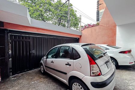 Casa para alugar com 230m², 4 quartos e 5 vagas Casa para alugar com 230m², 4 quartos e 5 vagasGaragem