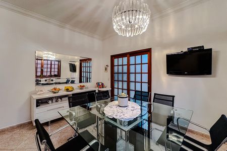 Casa para alugar com 230m², 4 quartos e 5 vagas Casa para alugar com 230m², 4 quartos e 5 vagasSala de Jantar