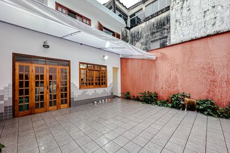 Casa para alugar com 230m², 4 quartos e 5 vagas Casa para alugar com 230m², 4 quartos e 5 vagasÁrea externa