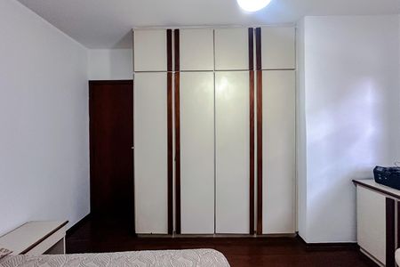 Casa para alugar com 230m², 4 quartos e 5 vagas Casa para alugar com 230m², 4 quartos e 5 vagasQuarto 2