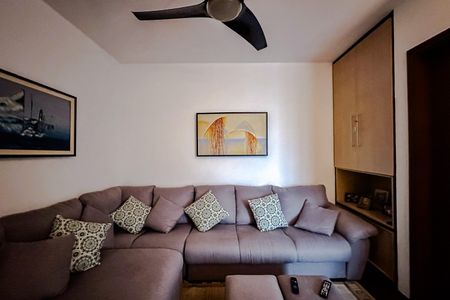 Casa para alugar com 230m², 4 quartos e 5 vagas Casa para alugar com 230m², 4 quartos e 5 vagasSala de TV