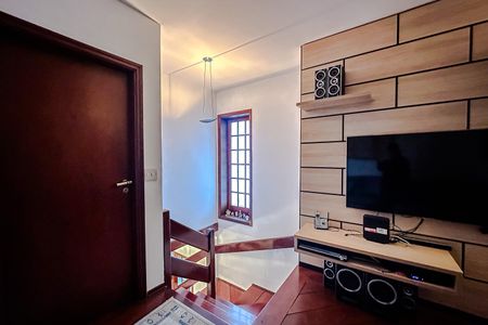 Casa para alugar com 230m², 4 quartos e 5 vagas Casa para alugar com 230m², 4 quartos e 5 vagasSala de TV