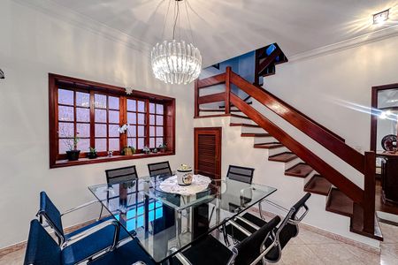 Casa para alugar com 230m², 4 quartos e 5 vagas Casa para alugar com 230m², 4 quartos e 5 vagasSala de Jantar