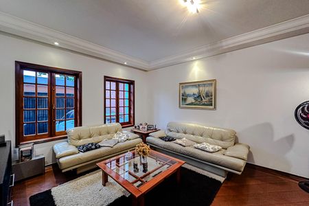 Casa para alugar com 230m², 4 quartos e 5 vagas Casa para alugar com 230m², 4 quartos e 5 vagasSala