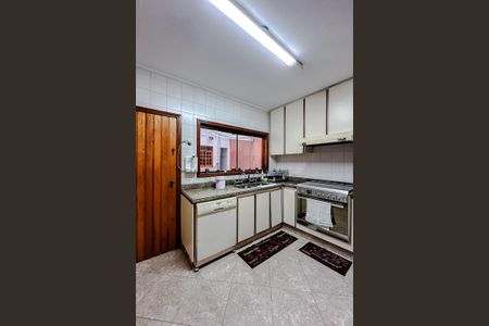 Casa para alugar com 230m², 4 quartos e 5 vagas Casa para alugar com 230m², 4 quartos e 5 vagasCozinha