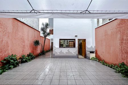 Casa para alugar com 230m², 4 quartos e 5 vagas Casa para alugar com 230m², 4 quartos e 5 vagasÁrea externa