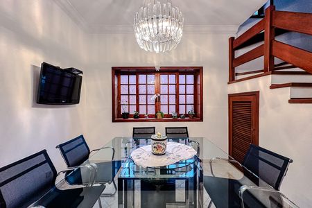 Casa para alugar com 230m², 4 quartos e 5 vagas Casa para alugar com 230m², 4 quartos e 5 vagasSala de Jantar